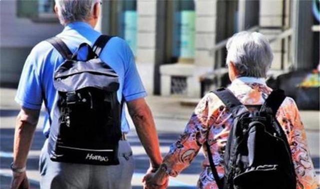 全能辣妈plus|“用养娃的钱养老”，丁克族的晚年比我们潇洒吗？对比下就明白了