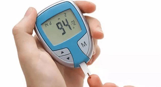 血糖|45岁男子血糖18.5到5.8，医生建议：常吃2种食物或对胰岛有好处