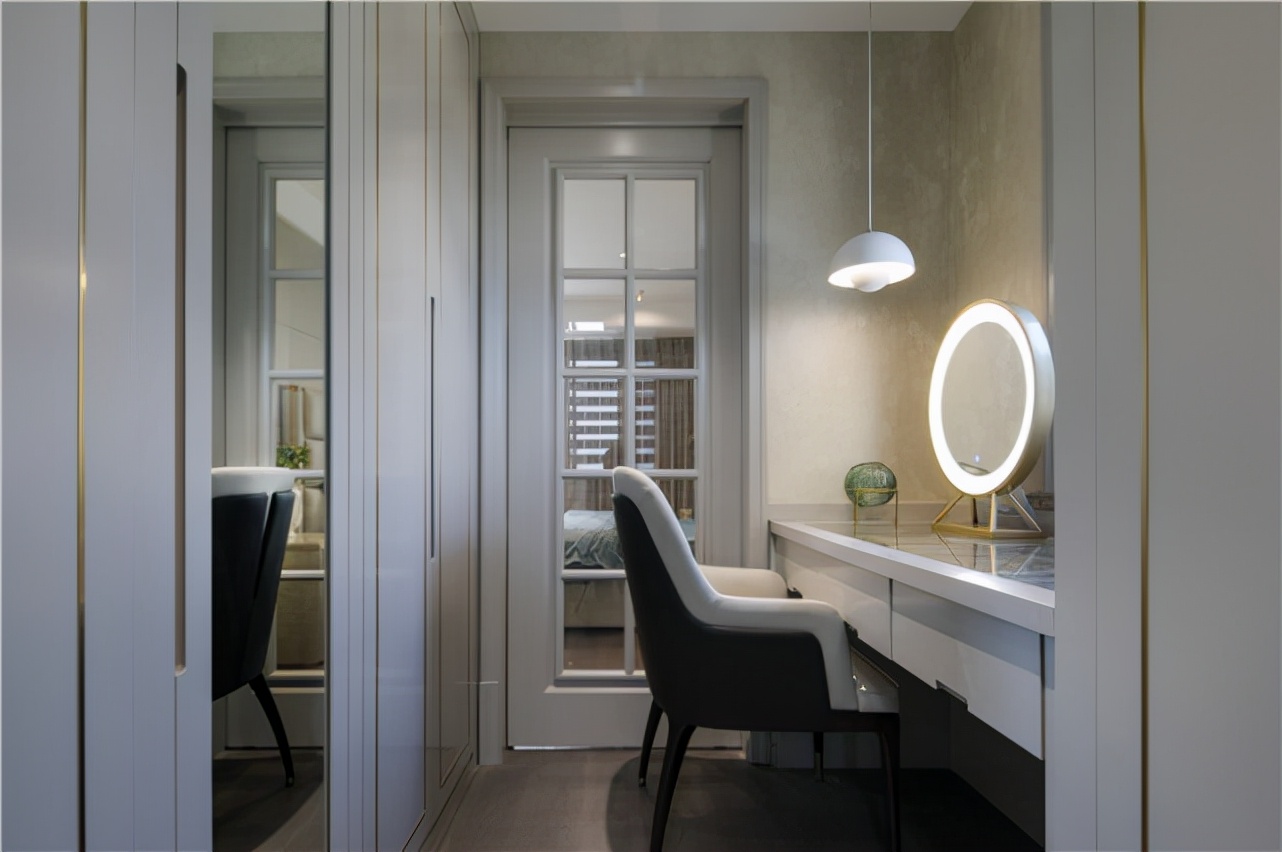 160平轻奢风四居室，细线条处突出细节，简单而有层次感