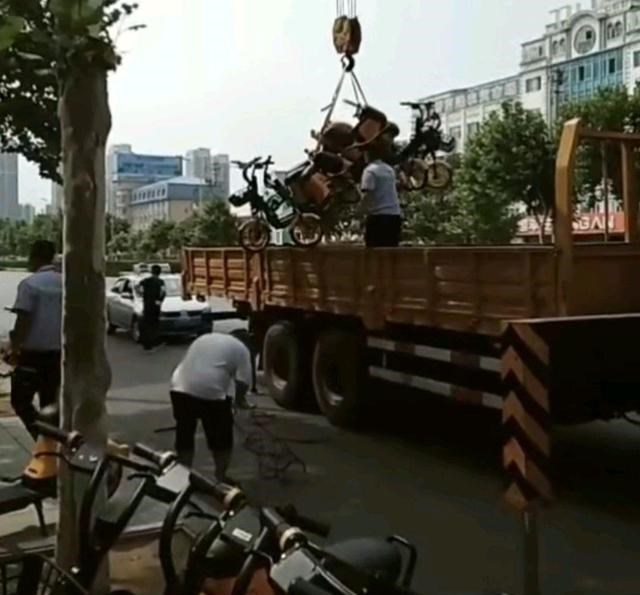 幸福小神猪 大连出租车司机合伙将数千辆共享单车运至城外,怀疑又在炒作