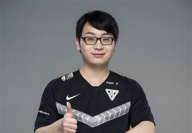 教师|LOL最菜的职业选手，线上从来没有优势过，随便找一个人都能顶替