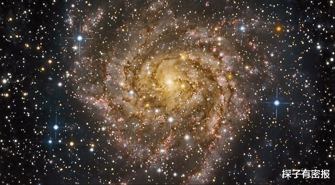 太阳每年狂奔70亿千米,银河系的星星位置却一如既往,原因何在?