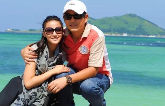 王志飞|“风流大叔”王志飞，和他背后的三个女人，哪个女人伤他最深？