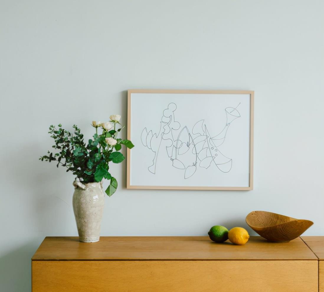 日本太太晒原木家具,房间装修简单,一人独居,充满岁月静好