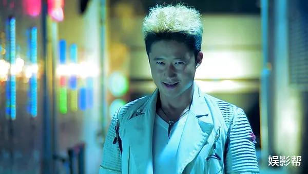 吴京|被吴京捧红后，翻脸不认人，这位“白眼狼”终于迎来了他的报应