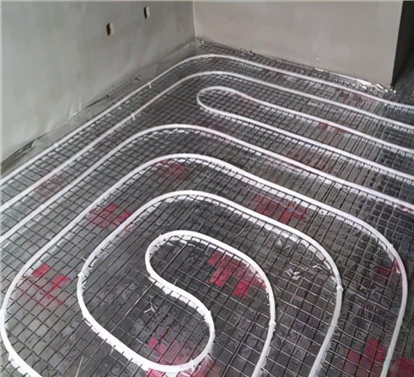 地暖施工地面易开裂？分层浇筑