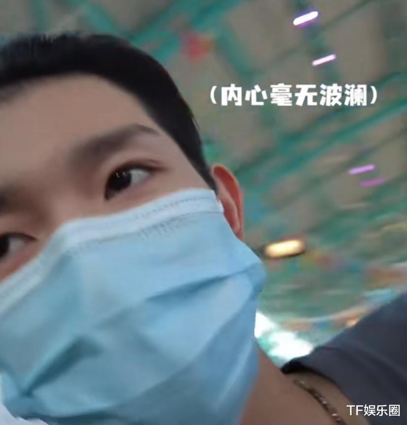 关晓彤|关晓彤打卡环球影城，把儿童项目玩成了过山车，游客：她全程尖叫