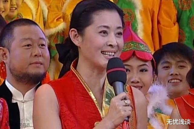 春晚|主持了13届春晚，为儿子离开主持界，62岁演戏为她当配角