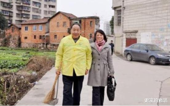 史家的霸唱 38岁美女教师，倒追65岁清洁老汉：“除了你，其他人都是将就”