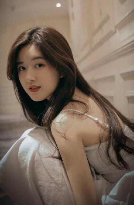 赵露思|赵露思“新剧”官宣，皮肤干净光滑又细腻，晒出的“纯露”也火了