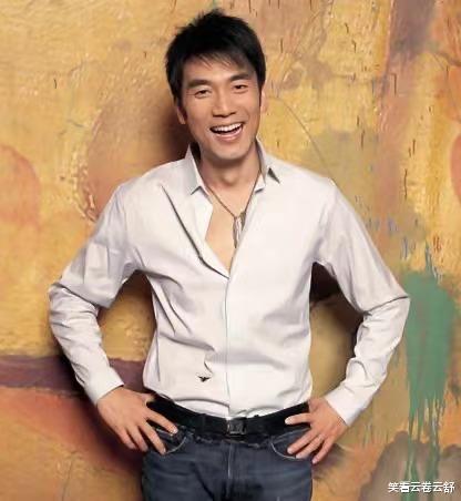 林依伦|靠一首歌“吃”一辈子，每次上台都唱同一首，这算娱乐圈的混子吗