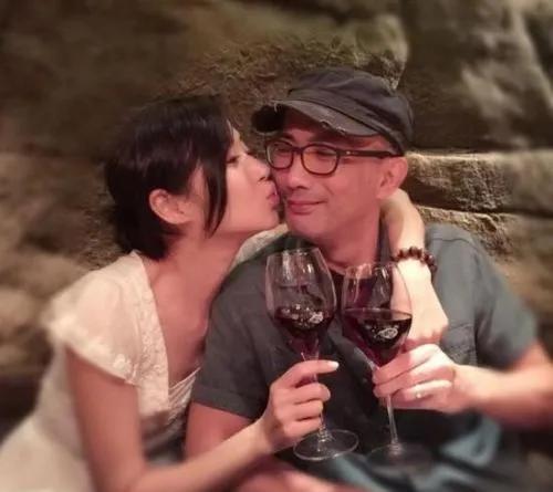 孔维|52岁依旧年轻，非甄子丹不嫁的万绮雯，却转身嫁给了编剧