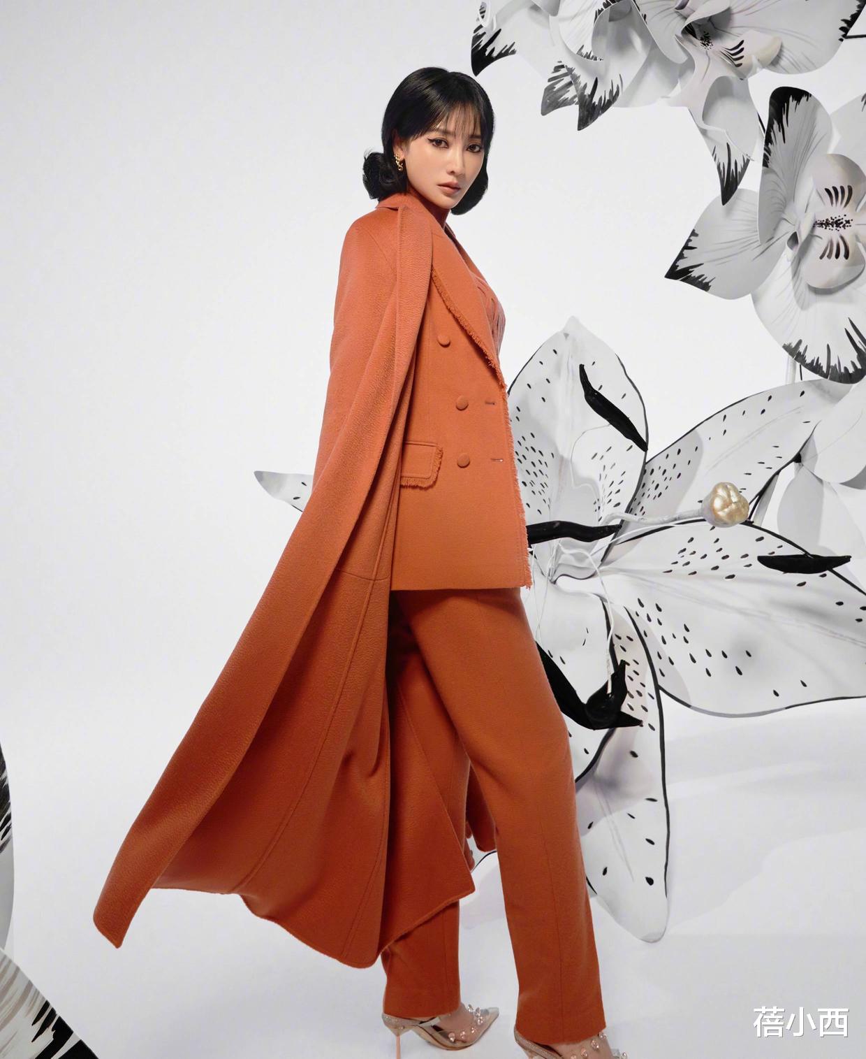 柳岩|又被柳岩的气质惊艳了，连这么难懂的连衣裙，都穿出了不同魅力