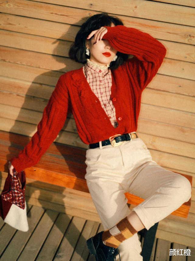 颜红橙 冬天穿衣一定要来件复古红，典雅高级又有代入感，上身之后就很美