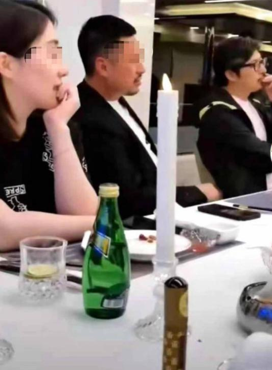 林志玲|王岳伦家庭聚餐不带李湘？在11岁女儿旁抽烟，女儿态度惹争议