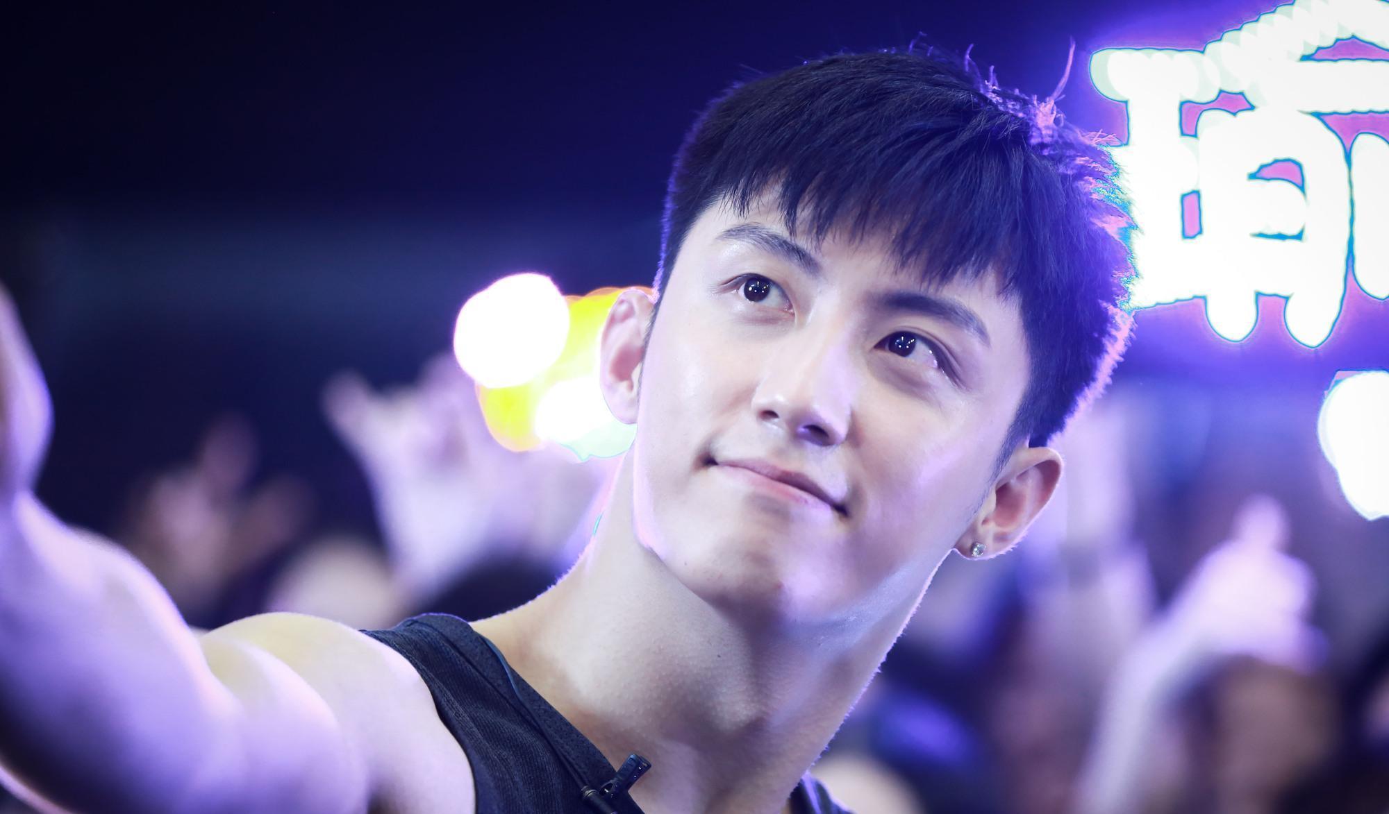 杨钰莹|“烧炭员”黄景瑜逆袭记