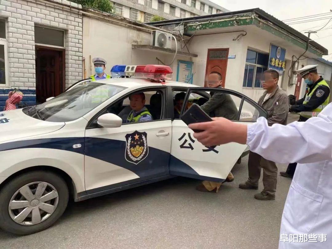 阜阳那些事 急!阜阳一男子手指被砸断!这位出租车司机做了一个举动