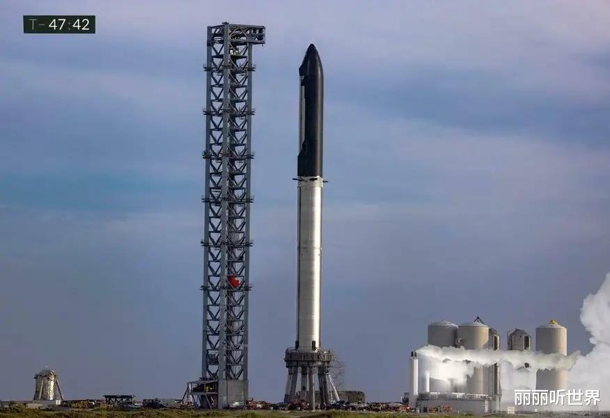 伊隆·马斯克 70多米的火箭已矗立在发射架上，黑子无法阻挡马斯克的梦想