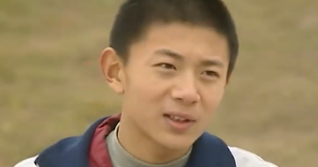 蓦然一牟 亲生母亲仅隔500米,为何不敢相认?父母离异孩子就注定孤独吗