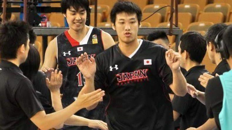 张本天杰|张本天杰在次发声，口出狂言要赢下中国男篮20分，张镇麟霸气回应