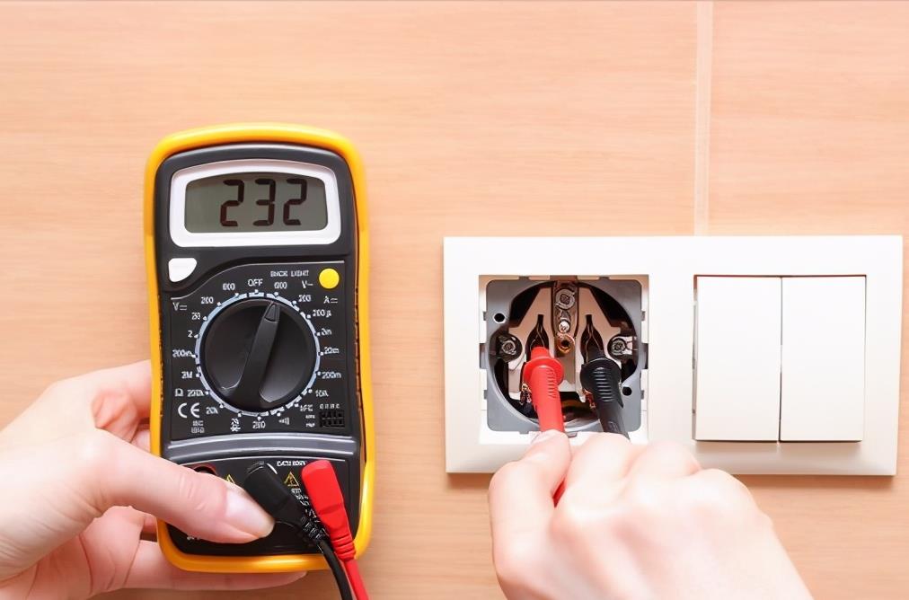 |家里一开空调就跳闸，不要盲目处理，有2种情况要区别对待