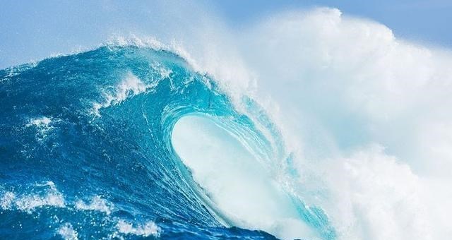 大海里浪花的“奥秘”风是如何把波浪变成浪花的呢?