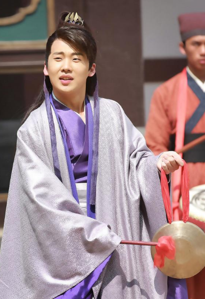 龚俊|热度最高男演员前10：王一博又掉出榜单，龚俊张哲瀚、肖战都在