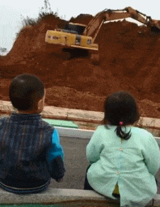 萌控孩|女朋友和她的闺蜜喝多了直接躺地上,我到底该怎么办呢?哇哈哈