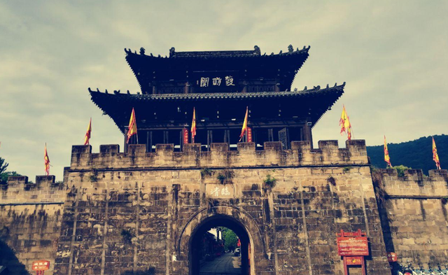 四川省 四川唯一的三国古城，有“巴蜀第一县”的美名，风景不输丽江古城