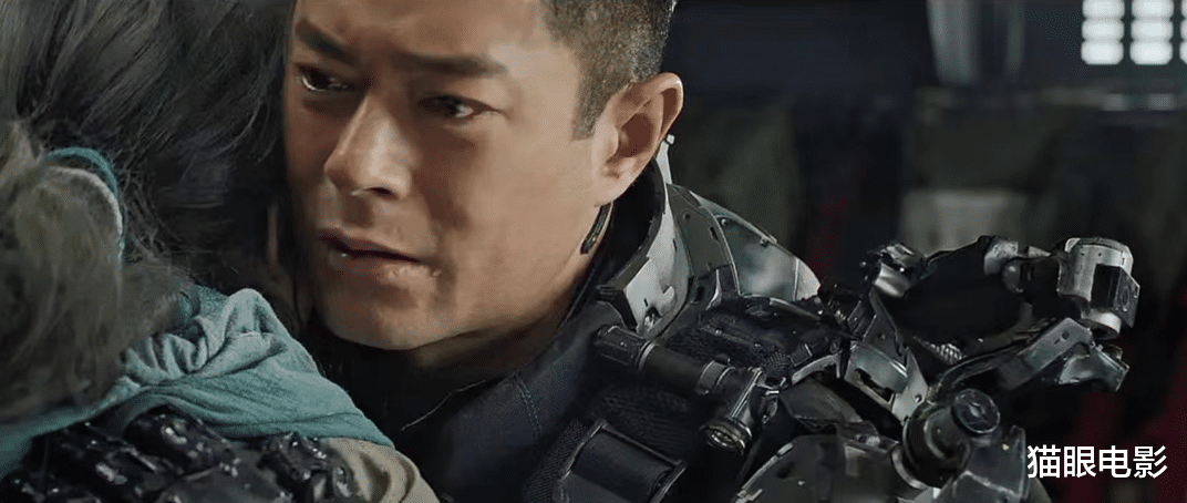 古天乐 51岁古天乐穿黑色皮衣好帅，豹子戒指抢镜，网友：这次发型对了