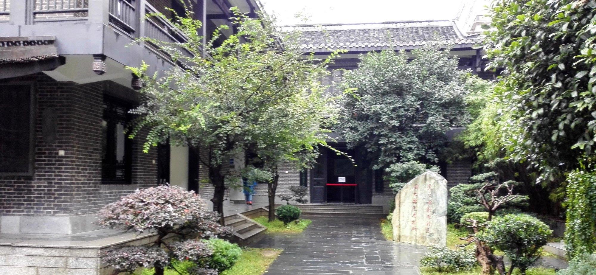 长脖子爸比说|长沙一“巨富豪宅”蹿红，两千年64次重修，距市区只有5公里