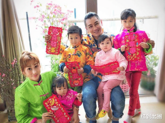 颖儿|51岁陈浩民现状太心酸，为拍戏赚钱吃烤串充饥，鬓角发白老态明显