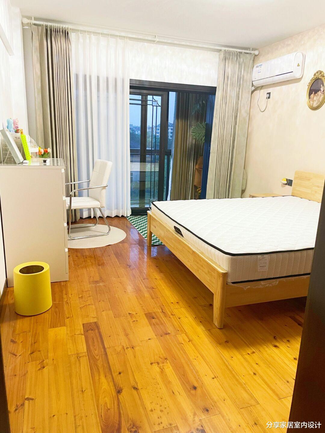 |她家复式楼，入住几天非常满意，每天可以爬楼梯，真是一种享受！