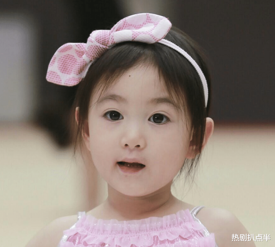 萌宝|女孩萌娃长变了: 阿拉蕾变鹅蛋脸，刘烨混血女儿颜值下跌