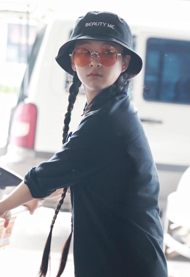 白小白的衣橱|杨丽萍外甥女爱把自己往老了打扮，才20多岁就挺成熟，真让人意外