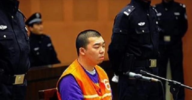 小贤看的体育 南京富豪怀疑妻子不忠，捅妻六十多刀悲惨离世，当时女儿就在旁边