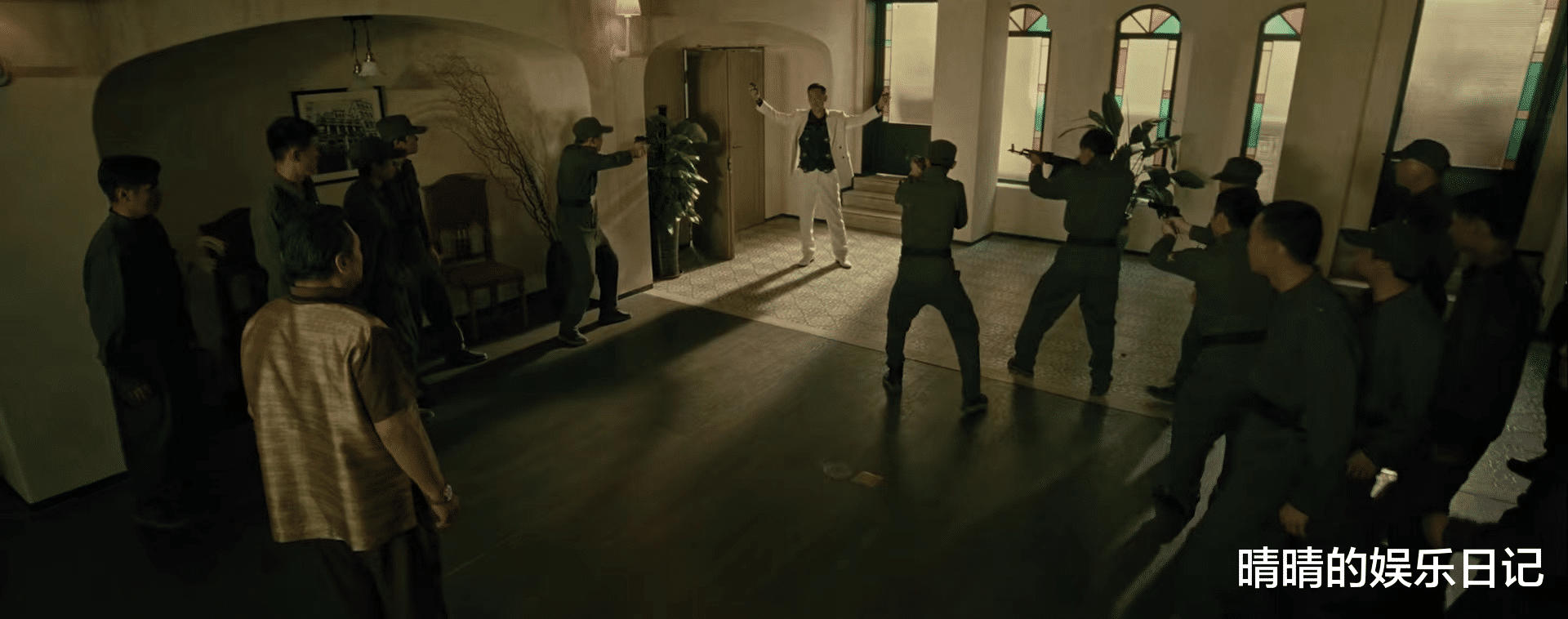 虚竹|电影热播榜第一，就这？陈小春这部新片，我五分钟都坚持不下去