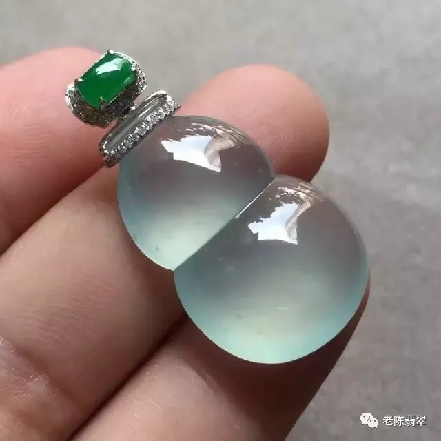 银元|翡翠戴久了发黑该怎么办？