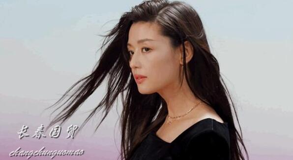 香港|39岁全智贤近照曝光，身材纤细五官精致，完全看不出是双宝妈