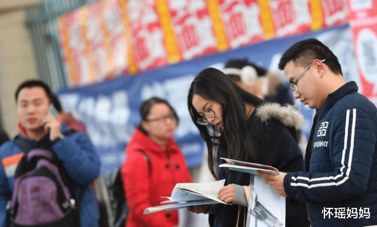 招聘|“无编制”公务员逐渐兴起,年龄不再是门槛,薪资待遇也很可观