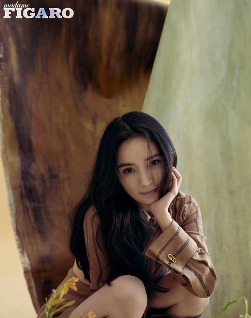 90后宝妈经验|杨幂：5登费加罗封面，小可爱造型却被其亲爹赞扬为“风情万种”