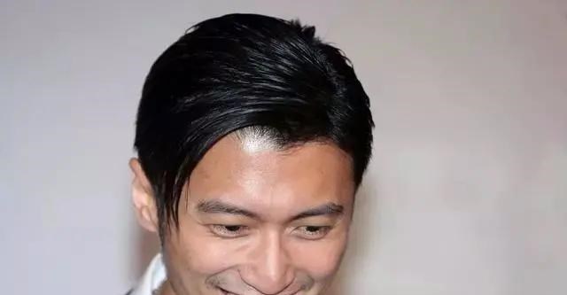 谢霆锋|霍汶希吐槽说谢霆锋头发可以脏到什么程度呢?