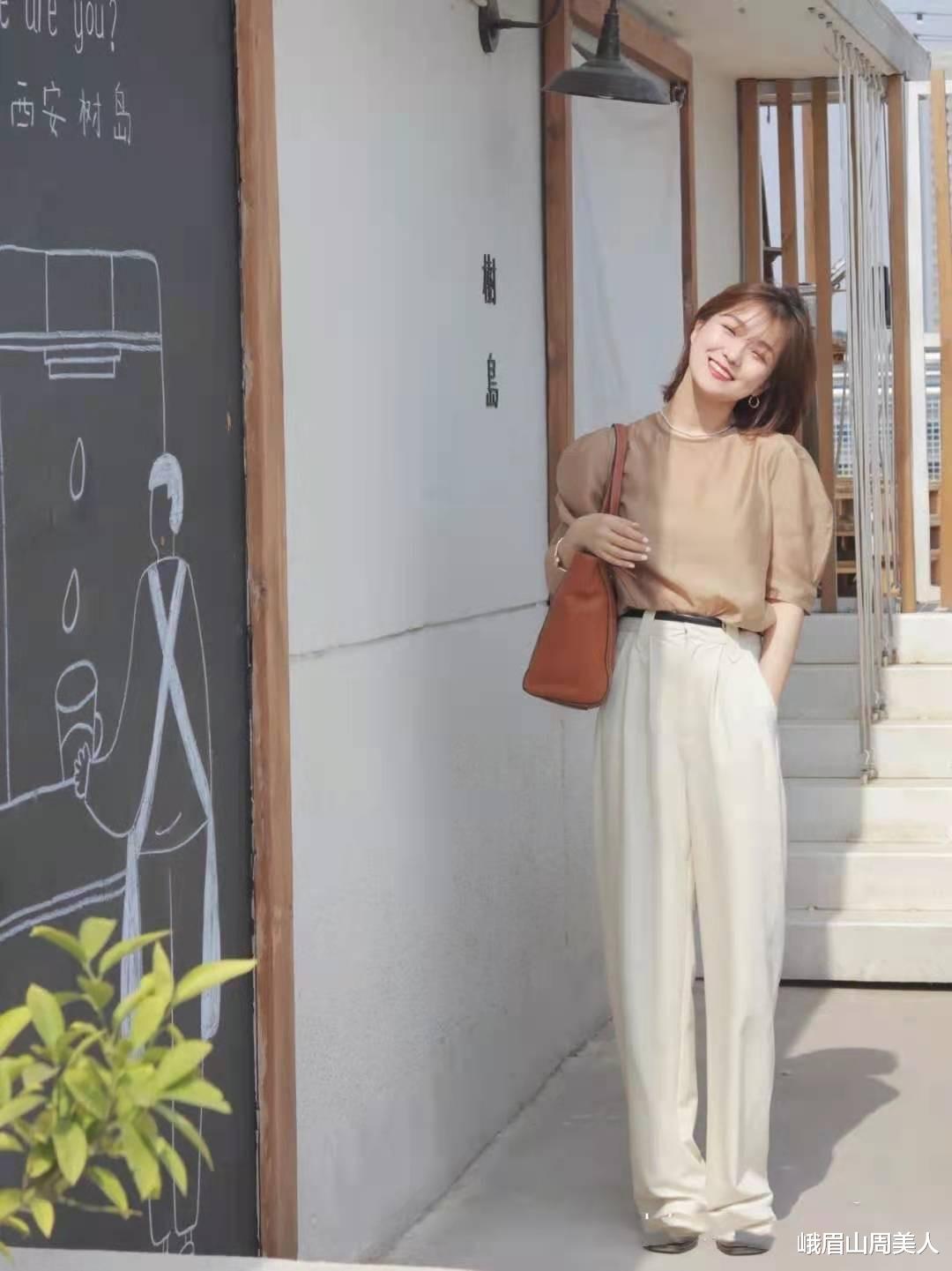 峨眉山周美人|?教你怎么把“t恤”穿出高级感，搭配这几款下装，每天穿搭不重样