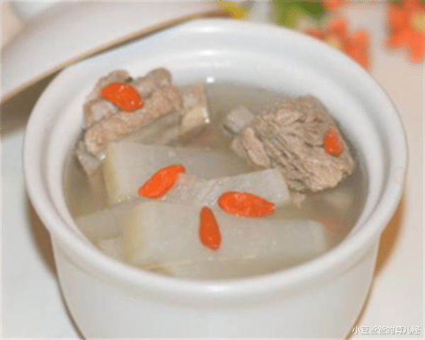 小豆爸爸的育儿经|8月龄宝宝因吃错辅食住院，儿科医生：2岁前要坚持“六不原则”