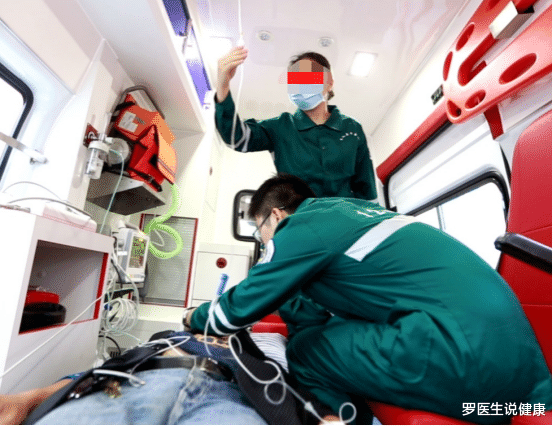罗医生说健康|夫妻二人上吐下泻，确诊胃炎，医生提醒：这1种习惯再不改，伤胃又索命