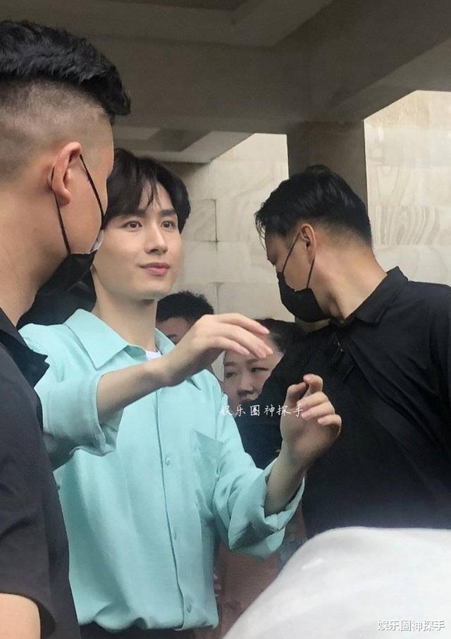 生图|看了张哲瀚和这几位男星的抓拍生图，粉丝：一个不输一个！