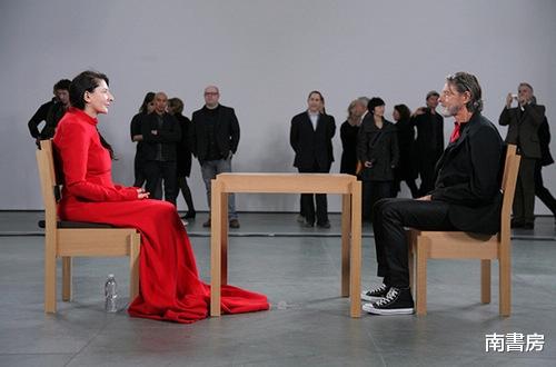 林生斌 国外女艺术家，为考验人性将自己麻醉任人摆布，实验仅5小时终止