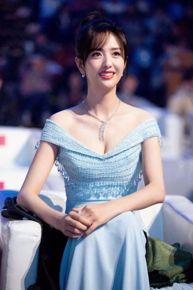 佟丽娅|佟丽娅真的离婚了？缺席唐探3，父亲一句话，忍受陈思诚6次出轨