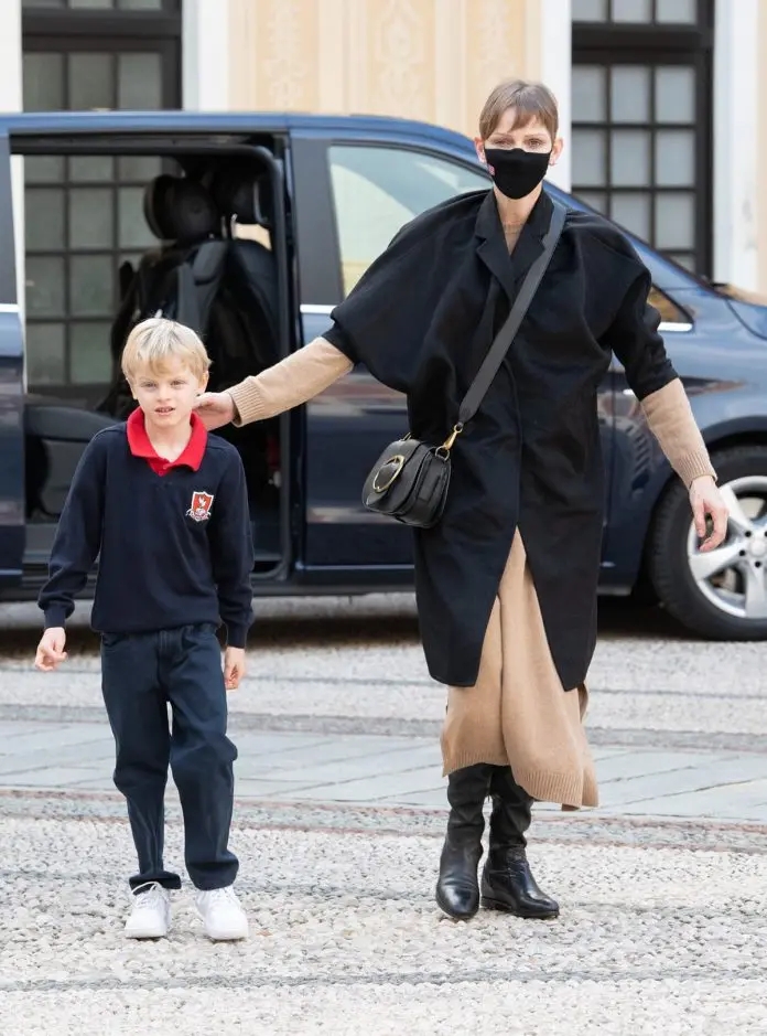 夏琳|夏琳王妃用尽全身力气反抗亲王的不忠,结果却换来浑身的遍体鳞伤