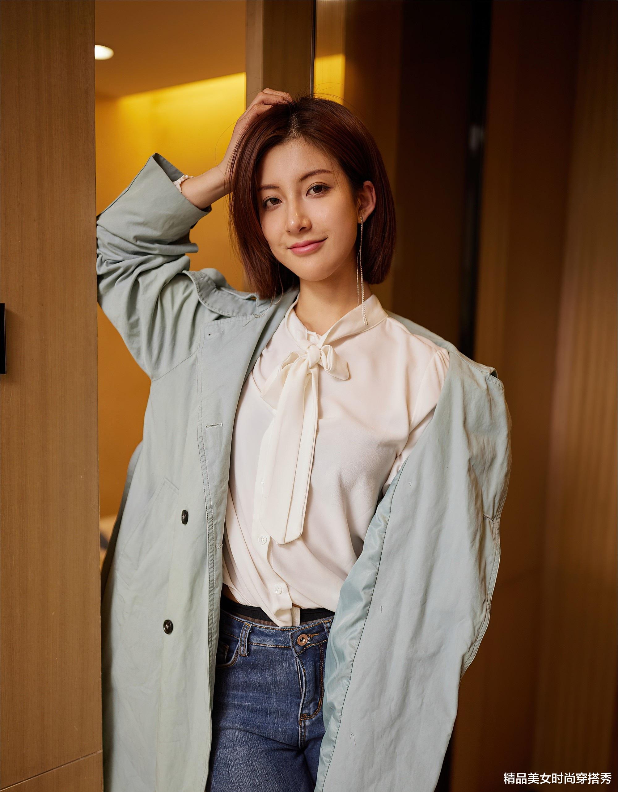 |米白色的雪纺衬衫,简约时尚,下搭一条高腰牛仔裤,休闲又时尚